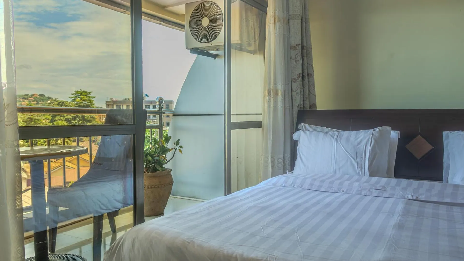 Vinetea Hotel Kampala 3*,